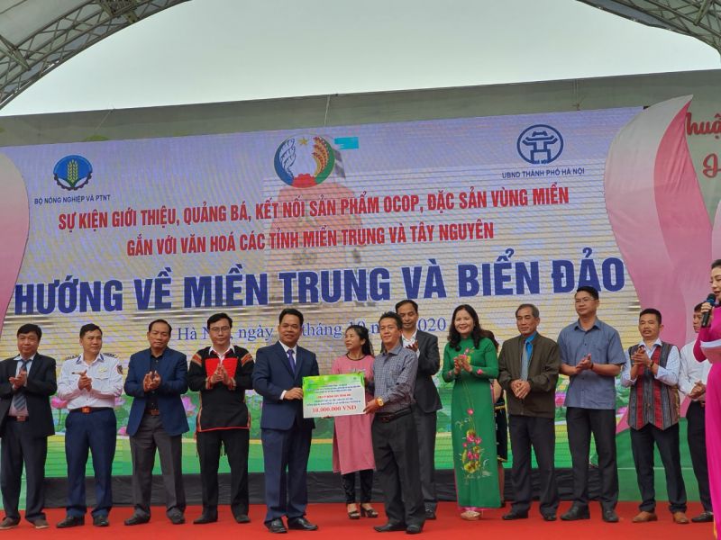 Nhiều đơn vị ủng hộ tại sự kiện