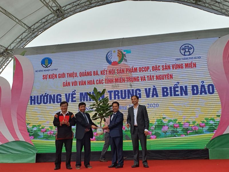 Những hiện vật ý nghĩa được trao tặng tại sự kiện