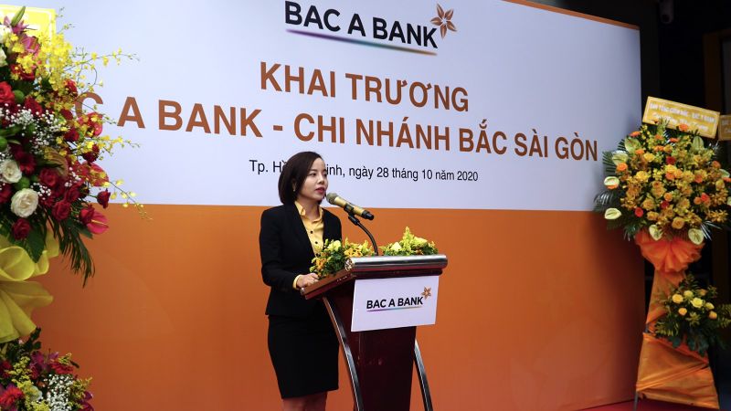 Bà Phạm Thị Ngọc Hồng- Giám đốc BAC A BANK CN Bắc Sài Gòn phát biểu nhận nhiệm vụ Bà Phạm Thị Ngọc Hồng- Giám đốc BAC A BANK CN Bắc Sài Gòn phát biểu nhận nhiệm vụ