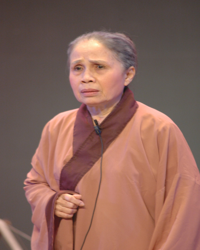 Bà thường vào những vai hiền lành, khắc khổ.