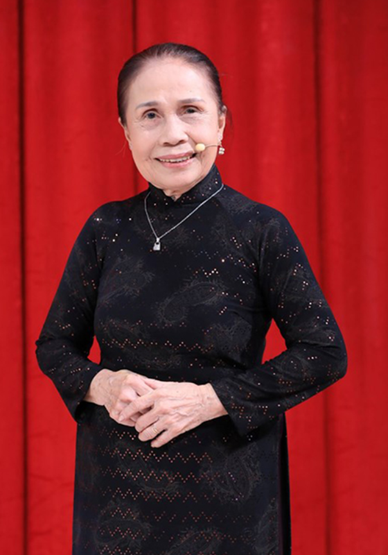 Nghệ sĩ Ánh Hoa.