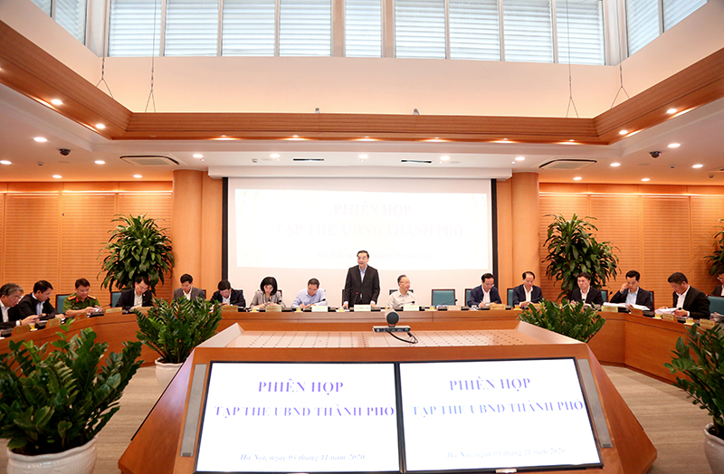 Chủ tịch UBND TP Hà Nội Chu Ngọc Anh phát biểu tại phiên họp.