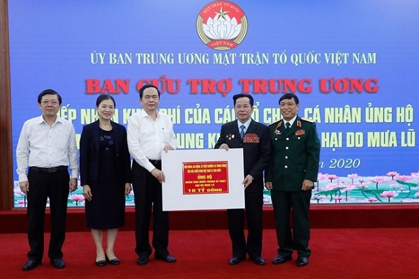 Tính đến 27/10/2020, hệ thống MTTQ Việt Nam từ Trung ương đến địa phương đã tiếp nhận ủng hộ các tỉnh thiệt hại do mưa lũ bằng tiền và hiện vật, quy ra tiền được trên 265 tỷ đồng.