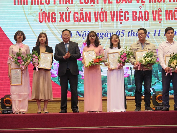 Các tác giả đại giải cao trong cuộc thi 