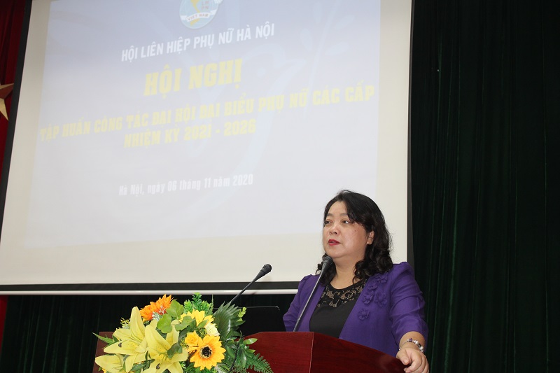 Đồng chí Nguyễn Thị Thu Thủy - Phó Chủ tịch Hội LHPN Hà Nội phát biểu tại buổi tập huấn