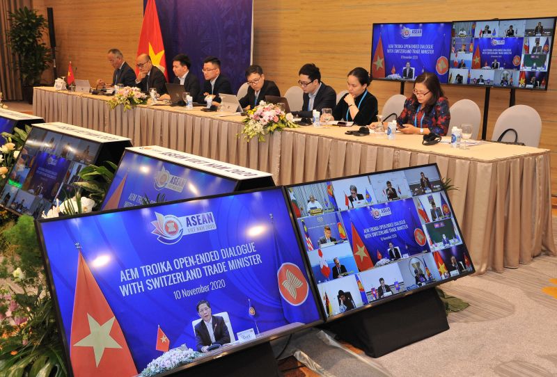 Toàn cảnh hội nghị trực tuyến