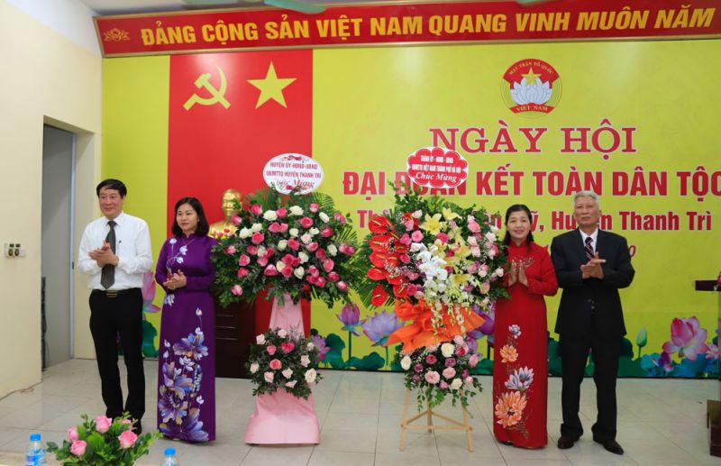 Lãnh đạo TP chúc mừng địa phương Lãnh đạo TP chúc mừng địa phương