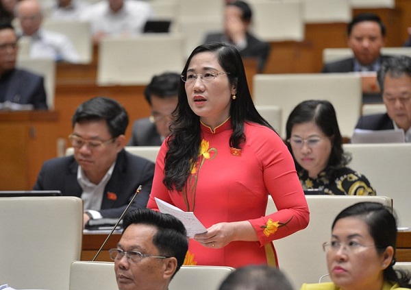 Đại biểu Quốc hội Nguyễn Thị Thủy, đoàn Bắc Kạn chất vấn về giải pháp xử lý nạn tín dụng đen. Đại biểu Quốc hội Nguyễn Thị Thủy, đoàn Bắc Kạn chất vấn về giải pháp xử lý nạn tín dụng đen.
