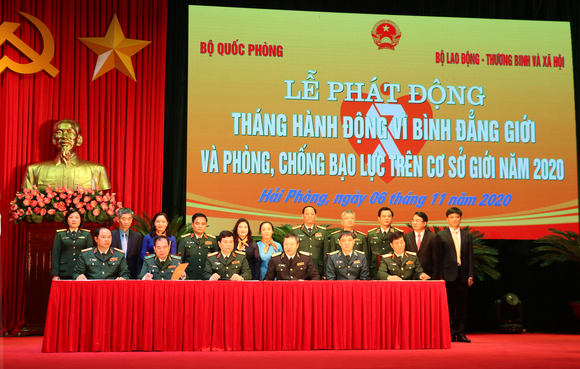 Thượng tướng L&ecirc; Chi&ecirc;m, Thứ trưởng Bộ Quốc ph&ograve;ng ph&aacute;t biểu tại Lễ Ph&aacute;t động