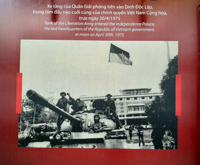 Những tư liệu lịch sử được trưng b&agrave;y tại "Để bầu trời m&atilde;i xanh" (Ch&uacute; th&iacute;ch trong từng ảnh)