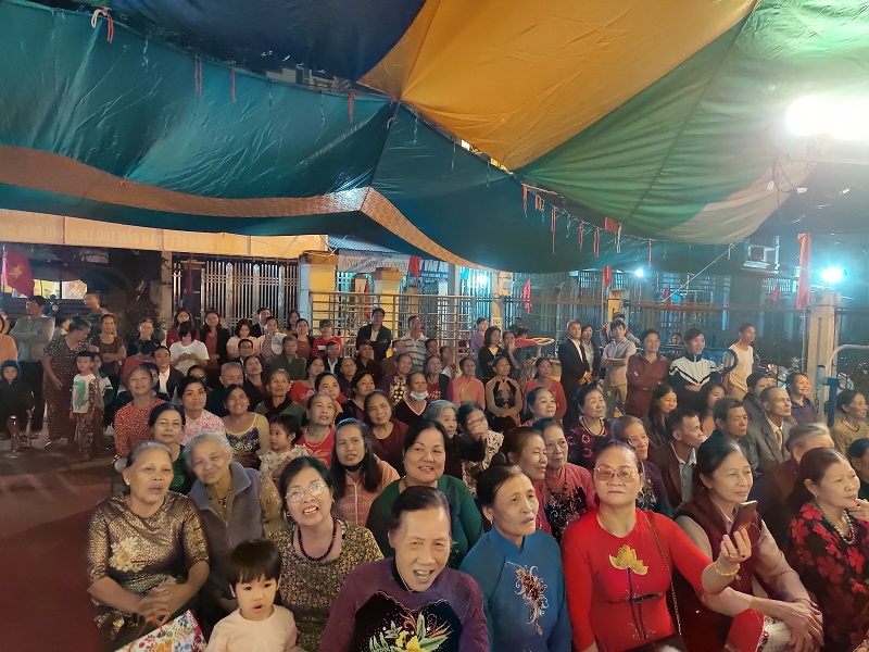 Đông đảo nhân dân đến tham gia Ngày hội