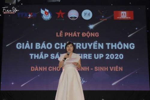 PGS.TS Đỗ Thị Thu Hằng - Viện trưởng Viện Báo chí, Trưởng Ban tổ chức phát biểu phát động Giải Báo chí- Truyền thông THẮP SÁNG (FIRE UP)2020