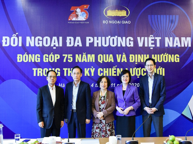 Các đại biểu dự cuộc tọa đàm.