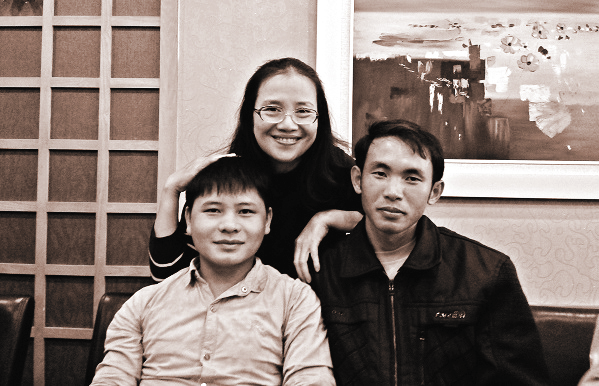C&ocirc; gi&aacute;o Nguyệt c&ugrave;ng học sinh cũ của m&igrave;nh