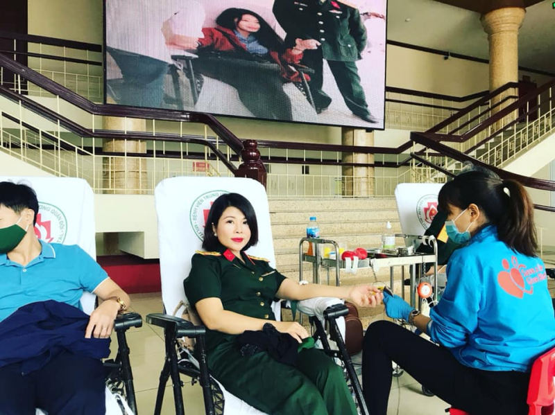 Thiếu t&aacute; Đỗ Thị Phương Mai trong buổi t&igrave;nh nguyện được Nh&agrave; trường tổ chức mới đ&acirc;y