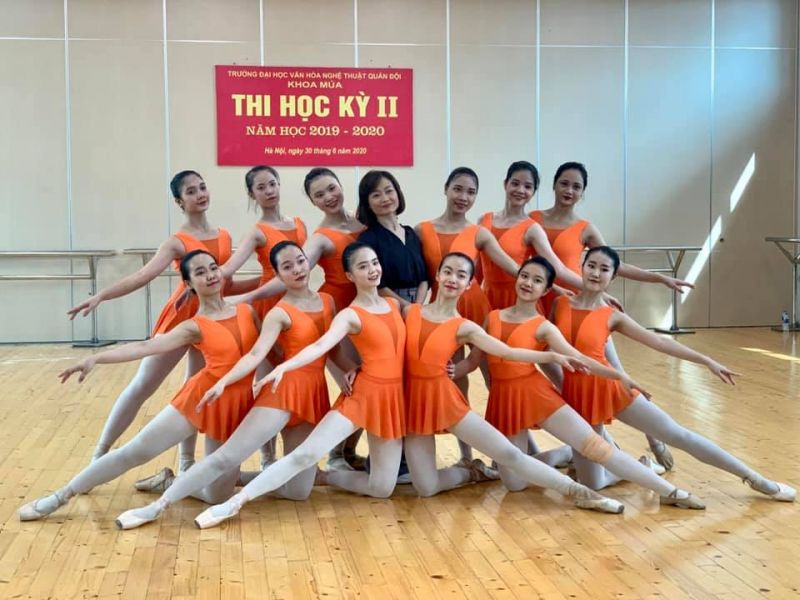 Cán bộ giảng viên trong khoa luôn cố gắng trau dồi bản thân để truyền đạt cho sinh viên những kinh nghiệm, kỹ năng cần thiết (Ảnh: NVCC)