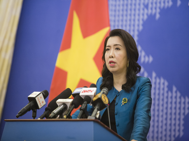Người Phát ngôn Bộ Ngoại giao Việt Nam Lê Thị Thu Hằng chủ trì họp báo. Người Phát ngôn Bộ Ngoại giao Việt Nam Lê Thị Thu Hằng chủ trì họp báo.