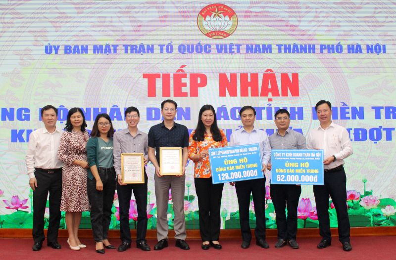 Ủy ban Mặt trận Tổ quốc Việt Nam thành phố  tiếp nhận ủng hộ của các đơn vị Ủy ban Mặt trận Tổ quốc Việt Nam thành phố  tiếp nhận ủng hộ của các đơn vị