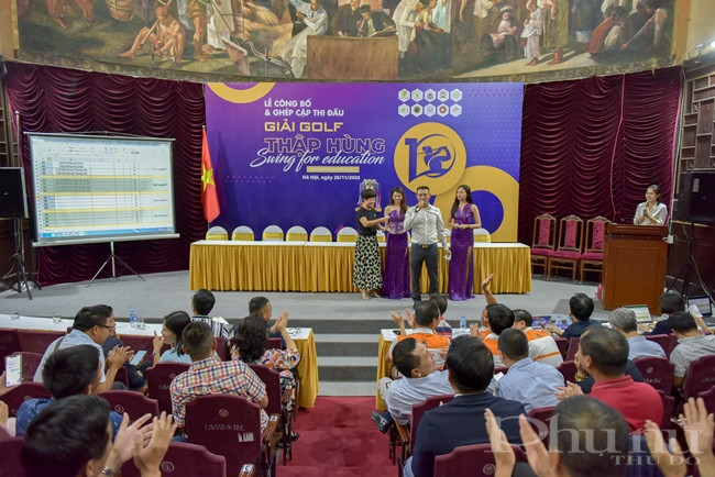 Các tuyển thủ tham gia bốc thăm chia bảng thi đấu vào ngày 5/12 Các tuyển thủ tham gia bốc thăm chia bảng thi đấu vào ngày 5/12