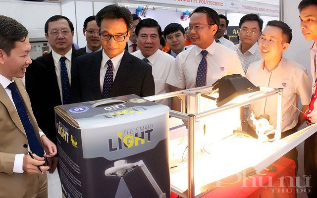 Doanh nghiệp và nhà trường liên kết trong nghiên cứu và phát triển sản phẩm công nghệ ứng dụng.