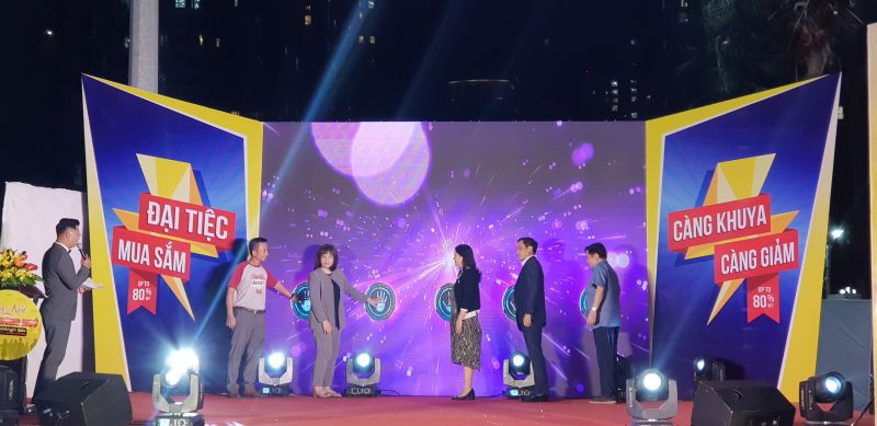 Ban Tổ chức bấm nút khởi động chương trình 