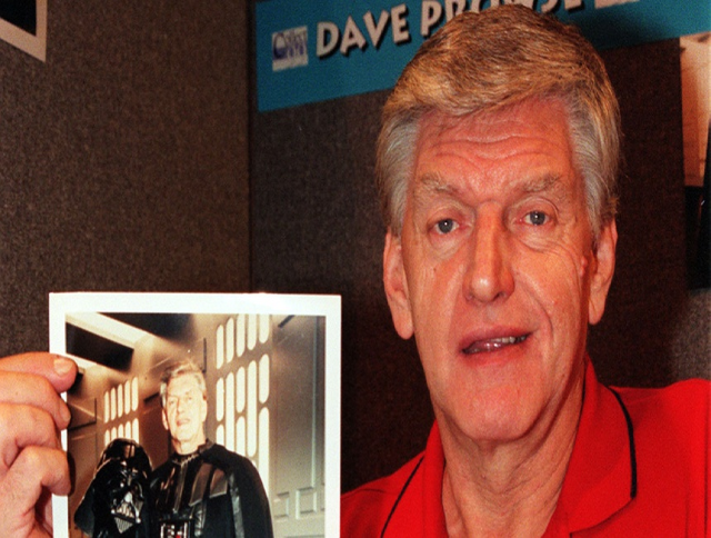 Nam diễn viên David Prowse là người vào vai Darth Vader .