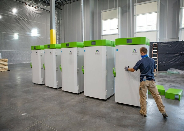 Những tủ cấp đ&ocirc;ng chuy&ecirc;n dụng để trữ vaccine của UPS tại Louisville, Mỹ.