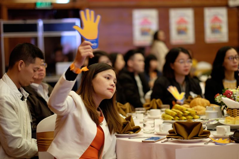 ... và cùng giơ cao mảnh ghép vào bức tranh chung về ứng phó và xóa bỏ bạo lực đối với phụ nữ và trẻ em