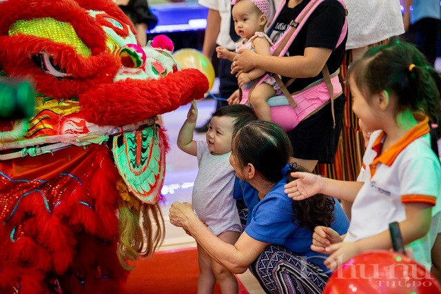 Nhiều hoạt động nghệ thuật, biểu diễn, vui chơi d&agrave;nh cho b&eacute; v&agrave; gia đ&igrave;nh trong c&aacute;c ng&agrave;y cuối tuần.