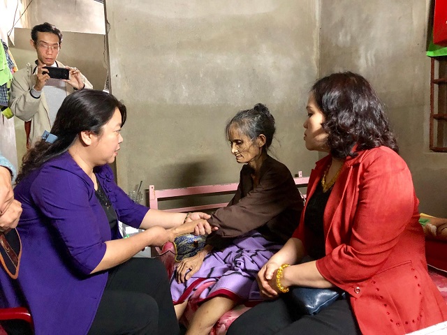 Phó Chủ tịch Thường trực Hội LHPN Hà Nội Nguyễn Thị Thu Thủy thăm hỏi, động viên Mẹ Việt Nam anh hùng Phó Chủ tịch Thường trực Hội LHPN Hà Nội Nguyễn Thị Thu Thủy thăm hỏi, động viên Mẹ Việt Nam anh hùng