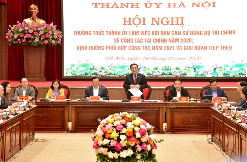 Quang cảnh buổi l&agrave;m việc giữa Thường trực Th&agrave;nh ủy H&agrave; Nội với Ban C&aacute;n sự đảng Bộ T&agrave;i ch&iacute;nh.
