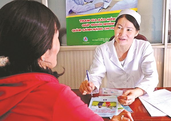 Tư vấn về K=K (Kh&ocirc;ng ph&aacute;t hiện = Kh&ocirc;ng l&acirc;y truyền) tại cơ sở y tế. K=K nghĩa l&agrave; Khi một người nhiễm HIV được điều trị ARV m&agrave; đạt đến mức ức chế virus (hay c&ograve;n gọi l&agrave; dưới ngưỡng ph&aacute;t hiện), sẽ ngăn ngừa được l&acirc;y truyền HIV qua đường t&igrave;nh dục