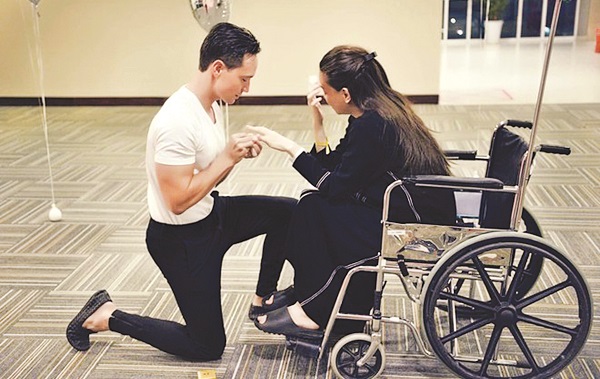 Kim L&yacute; cầu h&ocirc;n Hồ Ngọc H&agrave;