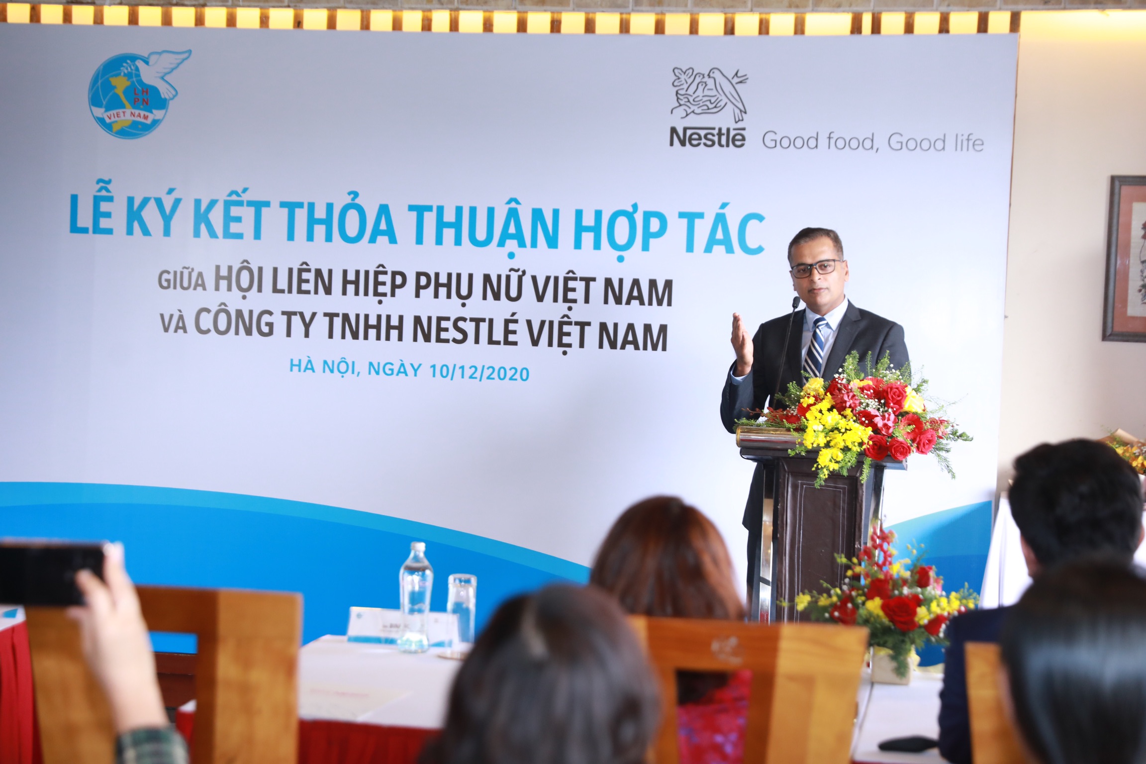 Ông Binu Jacob - Tổng Giám đốc Nestlé Việt Nam chia sẻ về chương trình hợp tác tại Lễ ký kết. Ông Binu Jacob - Tổng Giám đốc Nestlé Việt Nam chia sẻ về chương trình hợp tác tại Lễ ký kết.