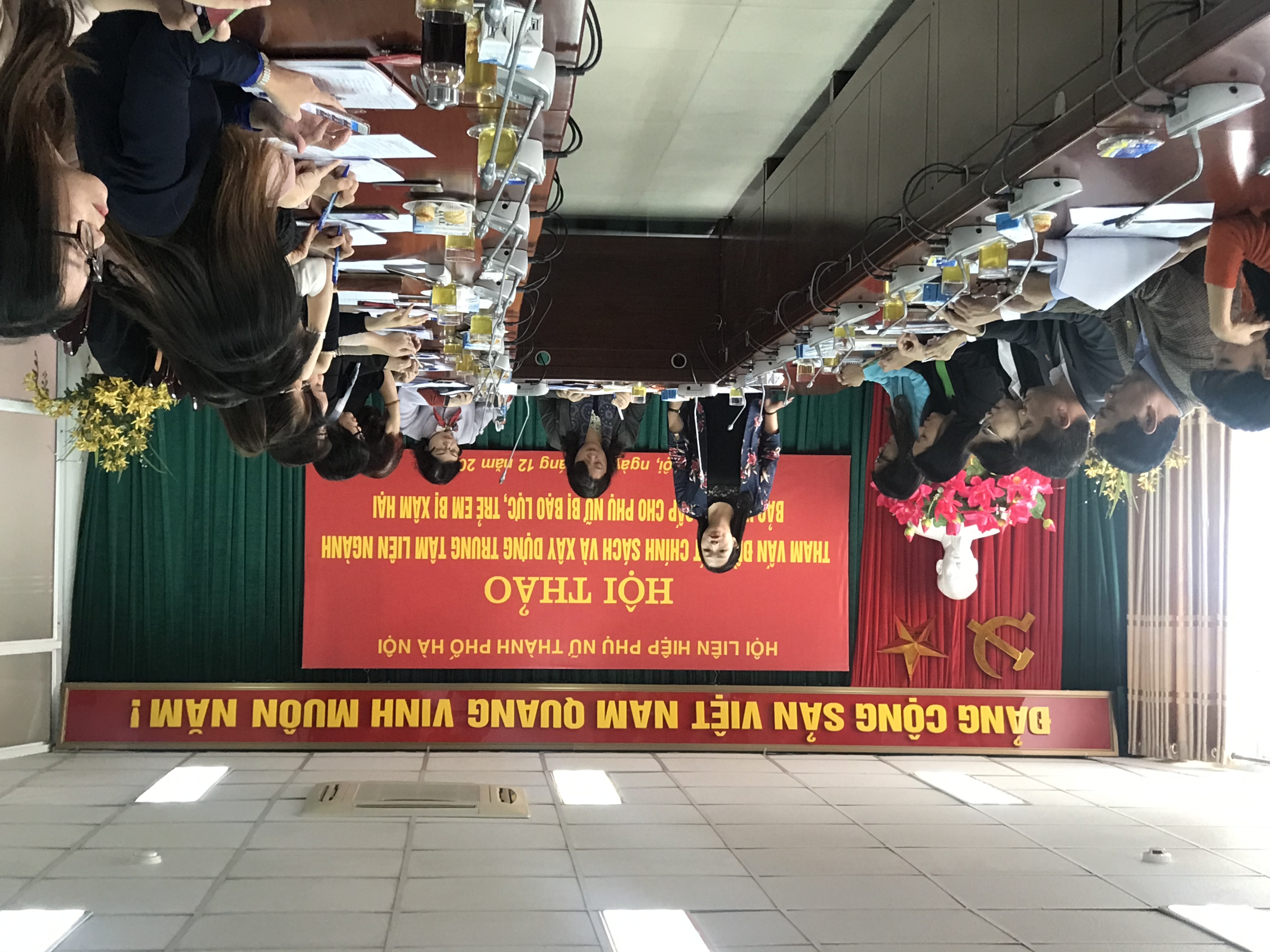 Bà Dương Thị Ngọc Linh - Giám đốc Trung tâm Phụ nữ và phát triển, Hội LHPN Việt Nam phát biểu Bà Dương Thị Ngọc Linh - Giám đốc Trung tâm Phụ nữ và phát triển, Hội LHPN Việt Nam phát biểu