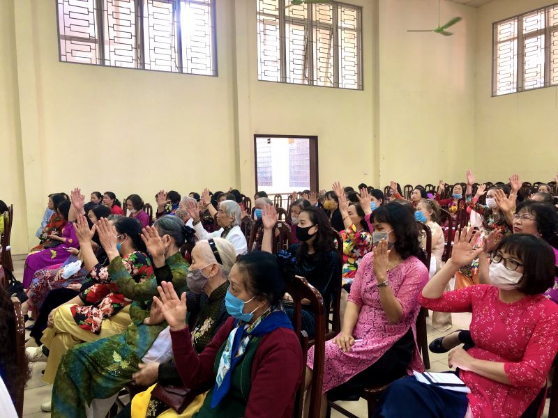 HVPN Chi hội 5 biểu quyết đại biểu dự Đại hội Đại biểu phụ nữ phường Trung Hoà