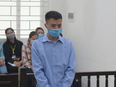 Bị c&aacute;o Qu&aacute;ch Văn Nam tại t&ograve;a