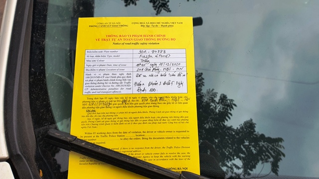 Th&ocirc;ng b&aacute;o ghi r&otilde; c&aacute;c th&ocirc;ng tin cần thiết đối với người vi phạm. Ảnh: kinhtedothi.vn