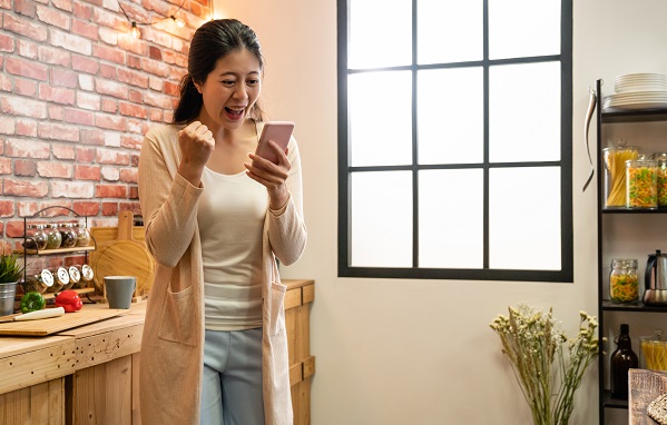 Kh&aacute;ch h&agrave;ng hưởng nhiều lợi &iacute;ch từ h&igrave;nh thức vay trực tuyến nhanh &ndash; gọn &ndash; an to&agrave;n.