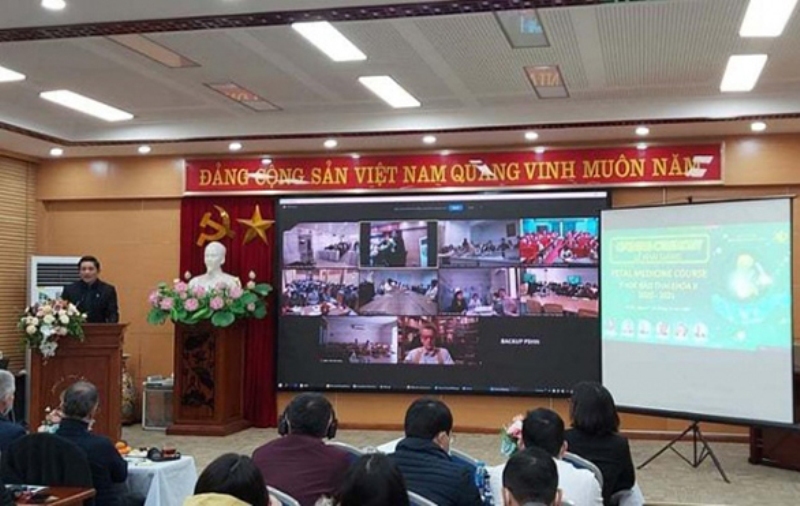 Từ điểm cầu Hà Nội, khóa đào tạo trực tuyến được truyền trực tiếp tới nhiều điểm cầu trên cả nước.