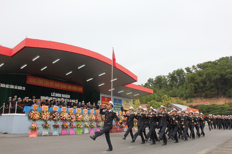 Với những th&agrave;nh t&iacute;ch ti&ecirc;u biểu xuất sắc đạt được trong thời gian qua, Lữ đo&agrave;n vinh dự được Đảng, Nh&agrave; nước phong tặng danh hiệu Anh h&ugrave;ng Lực lượng vũ trang nh&acirc;n d&acirc;n lần thứ 3
