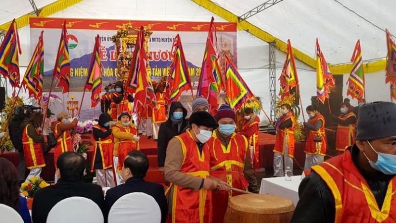 Nô nức dự lễ hóa Đức Thánh Tản Viên Sơn cốt 1.200 - ảnh 3
