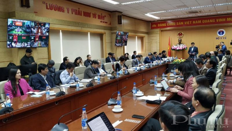 Bộ trưởng Bộ Y tế Nguyễn Thanh Long ph&aacute;t biểu tại cuộc họp trực tuyến.