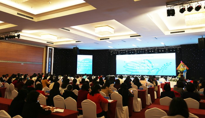 C&aacute;c đại biểu thảo luận tại hội trường