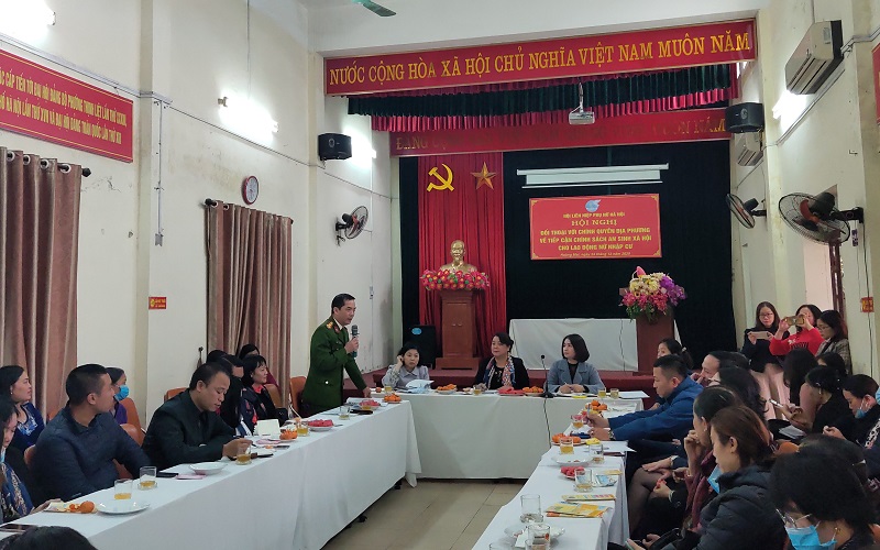 Tại hội nghị, các đại biểu là lãnh đạo UBND, các phòng, ngành chức năng trực tiếp trao đổi với nữ lao động nhập cư trên địa bàn quận Hoàng Mai về các nội dung có liên quan