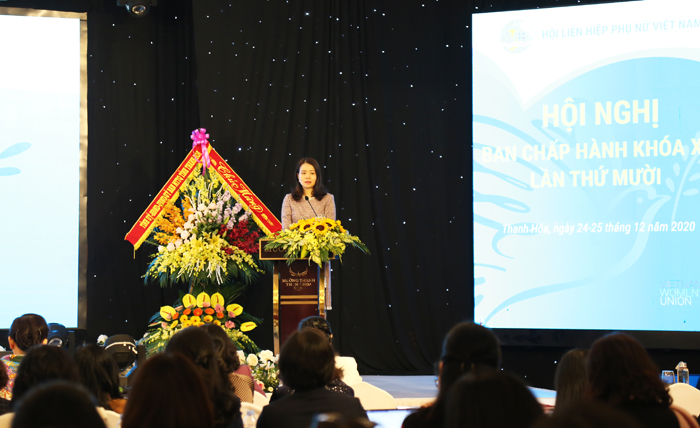 B&agrave; Nguyễn Minh Hằng, Vụ trưởng Vụ Hợp t&aacute;c Kinh tế đa phương, Bộ Ngoại giao ph&aacute;t biểu tại hội trường