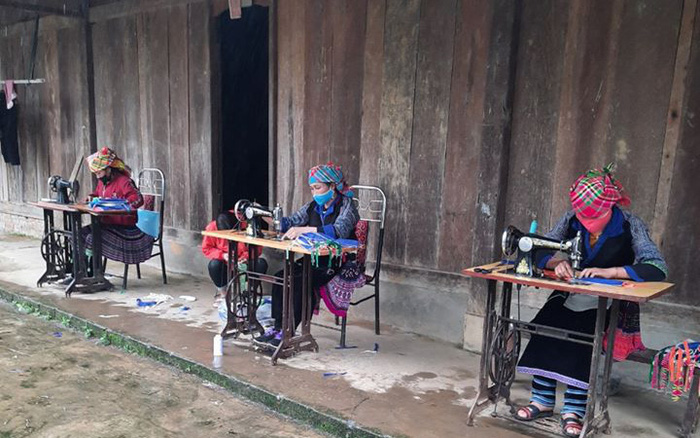 Phụ nữ d&acirc;n tộc M&ocirc;ng ở v&ugrave;ng cao Y&ecirc;n B&aacute;i hưởng ứng phong tr&agrave;o 