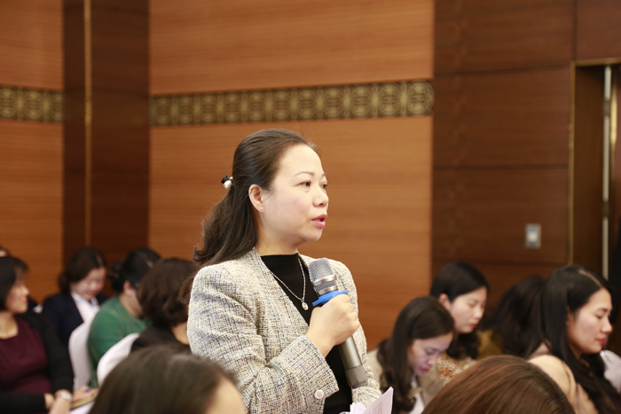B&agrave; Ngụy Thị Tuyến, Chủ tịch Hội LHPN tỉnh Bắc Giang ph&aacute;t biểu &yacute; kiến tại thảo luận tổ