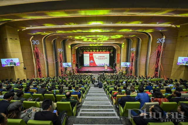 To&agrave;n cảnh Lễ đ&oacute;n nhận danh hiệu Anh h&ugrave;ng Lao động của Tổng C&ocirc;ng ty Mạng lưới Viettel.