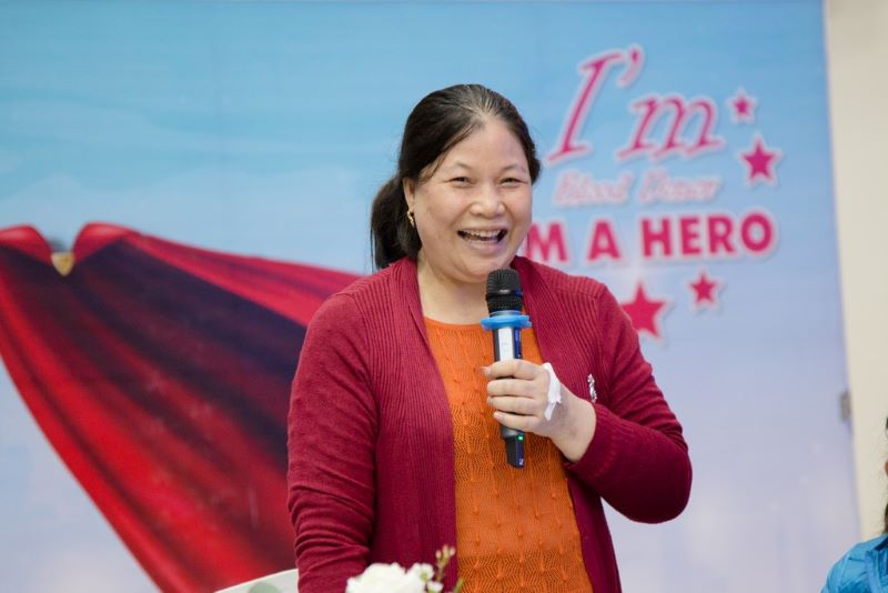 Bà Xuân bày tỏ sự xúc động của mình với nghĩa cử cao đẹp của những người  tham gia tình nguyện hiến máu, hiến tiểu cầu.